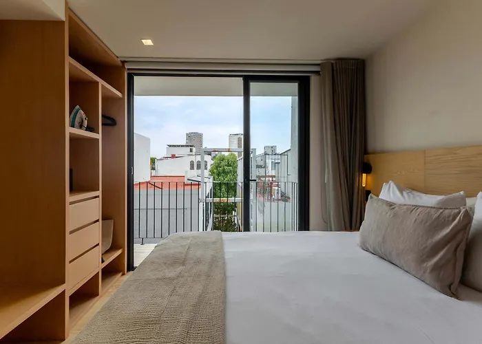 Capitalia Inspiring Balcony With Ac & Fast Wifi *